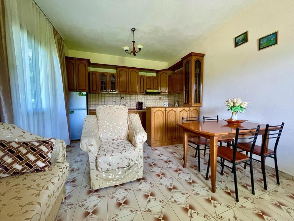 Cortina House Berat Lejlighed Kuçovë Eksteriør billede